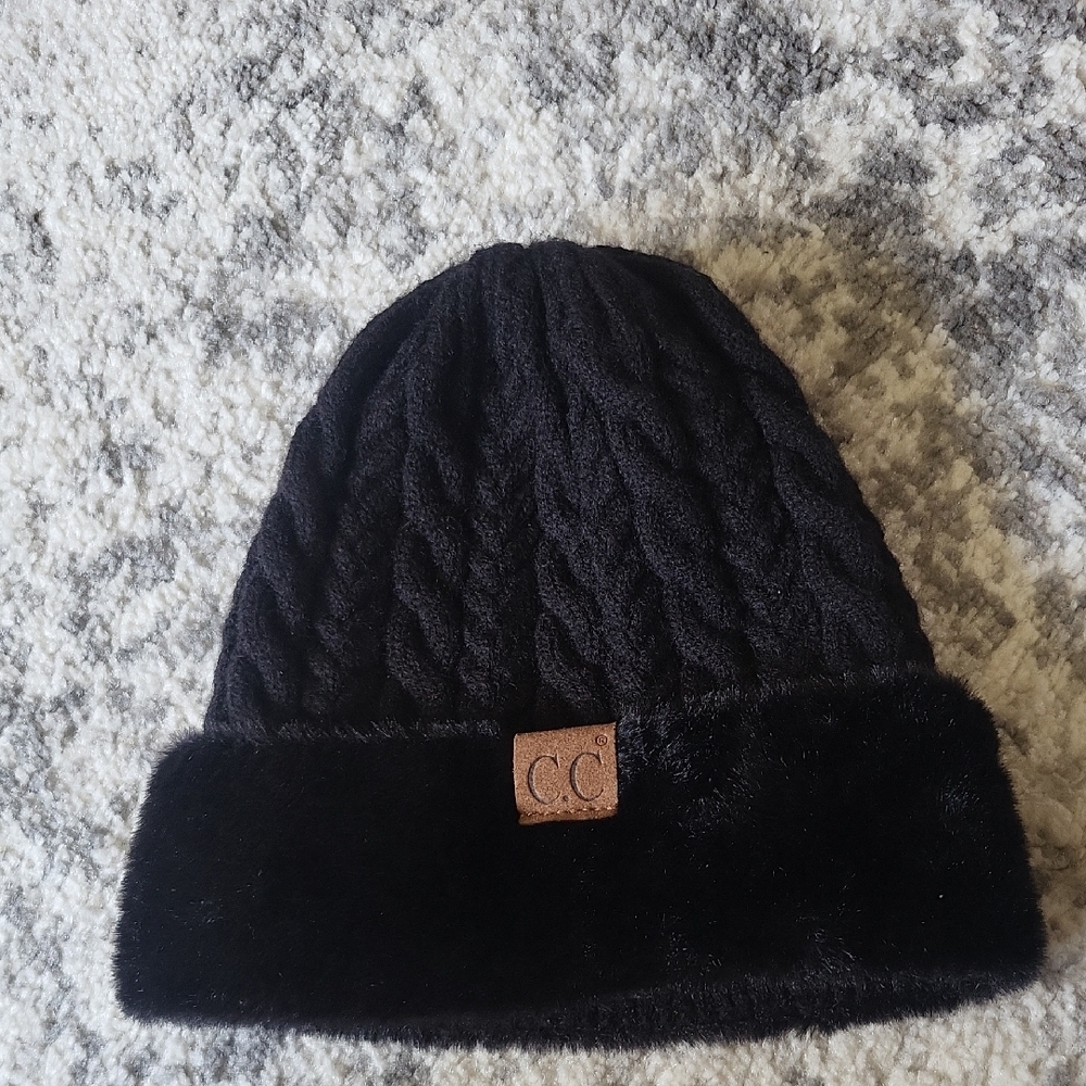 Black Cable Knit Beanie with Faux Fur Trim